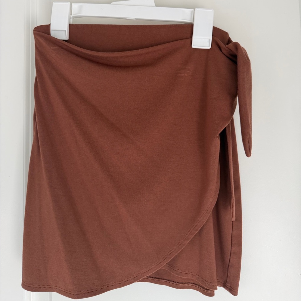 Aritzia front tie skirt
